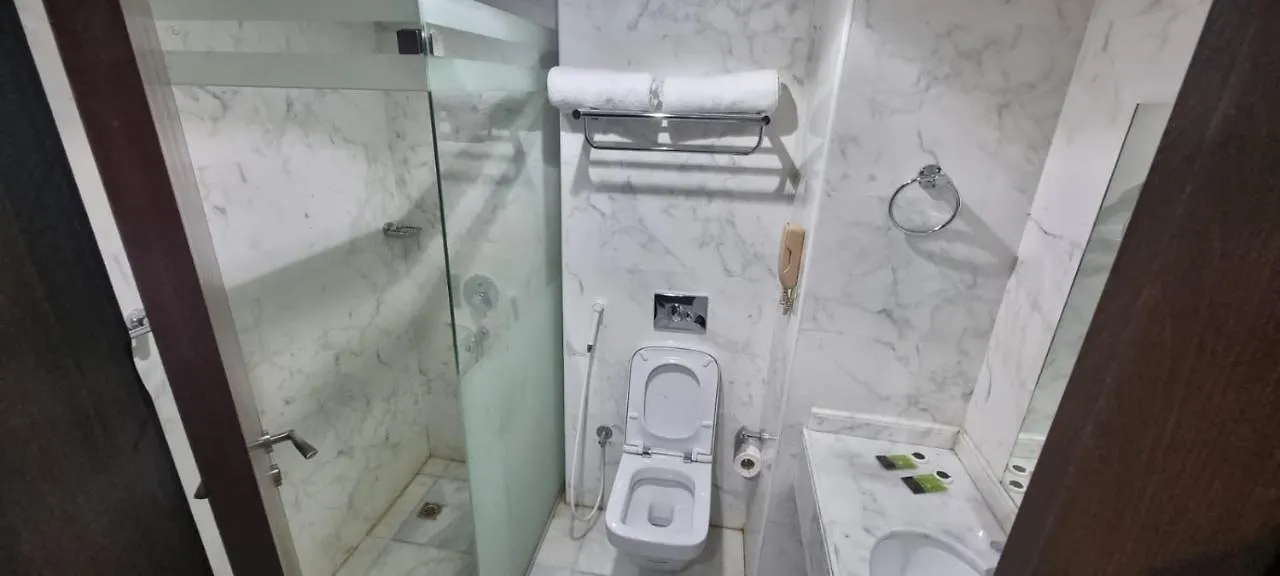 Hotel فندق برادايس العالمية توصيل للحرم
